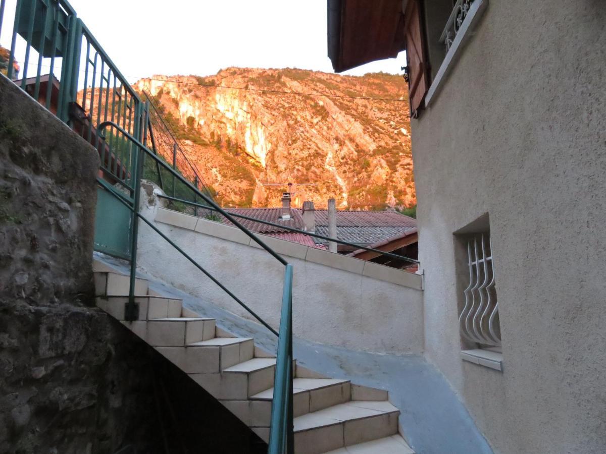 Au Bonheur Suspendu Apartment ปงต์-อ็อง-รัวย็องส์ ภายนอก รูปภาพ